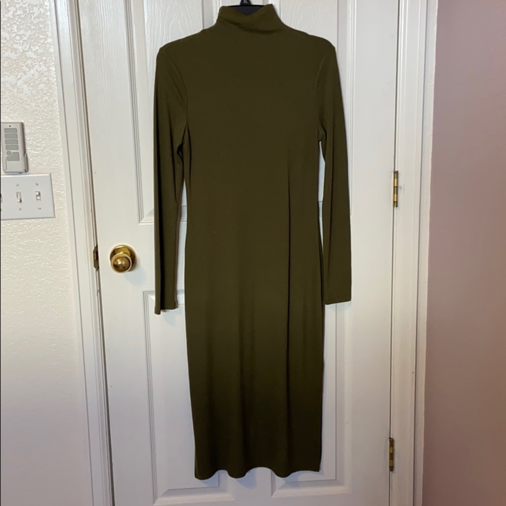 Small long sleeves dress